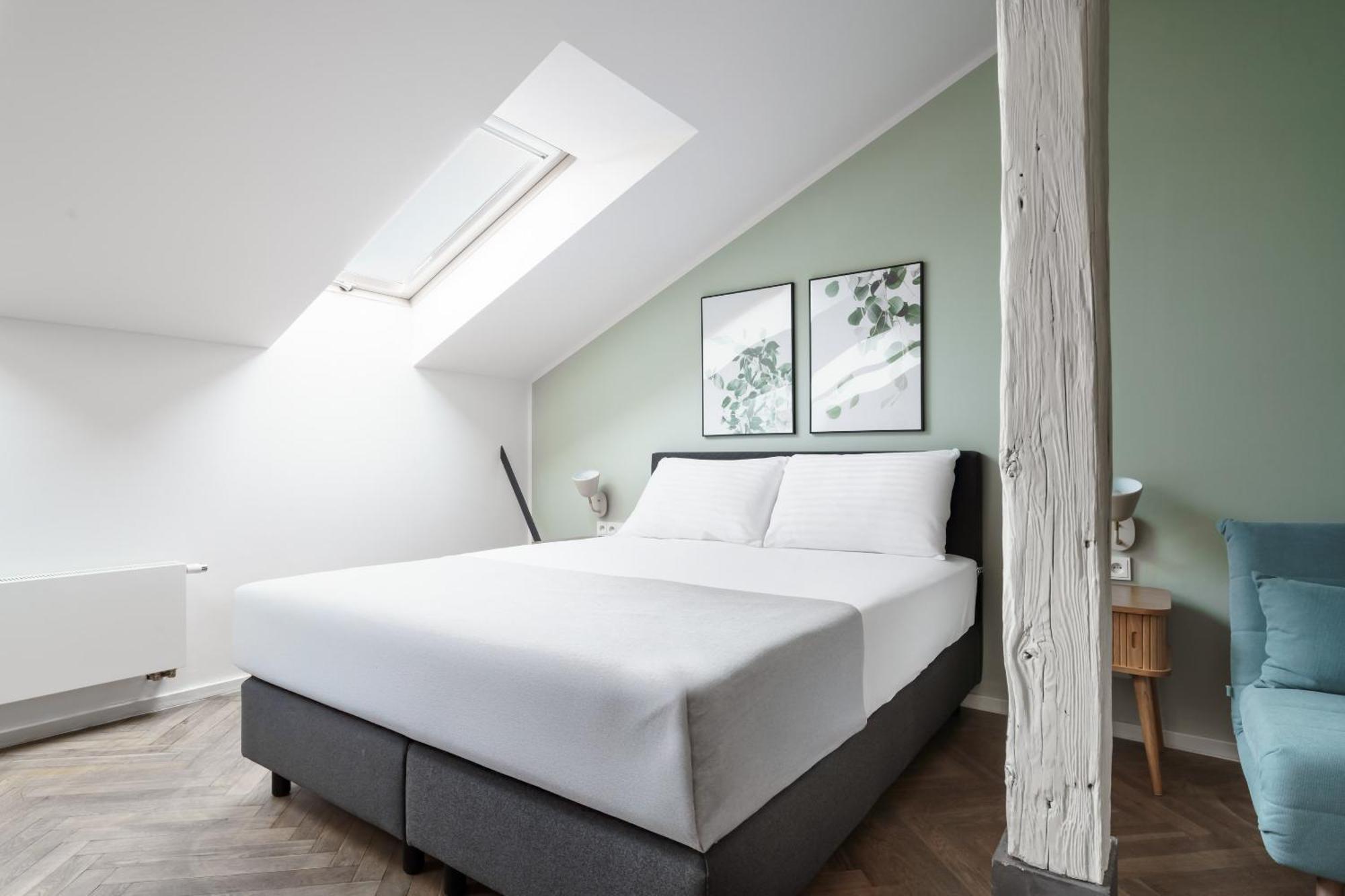 Limehome Halkova 4* Praga