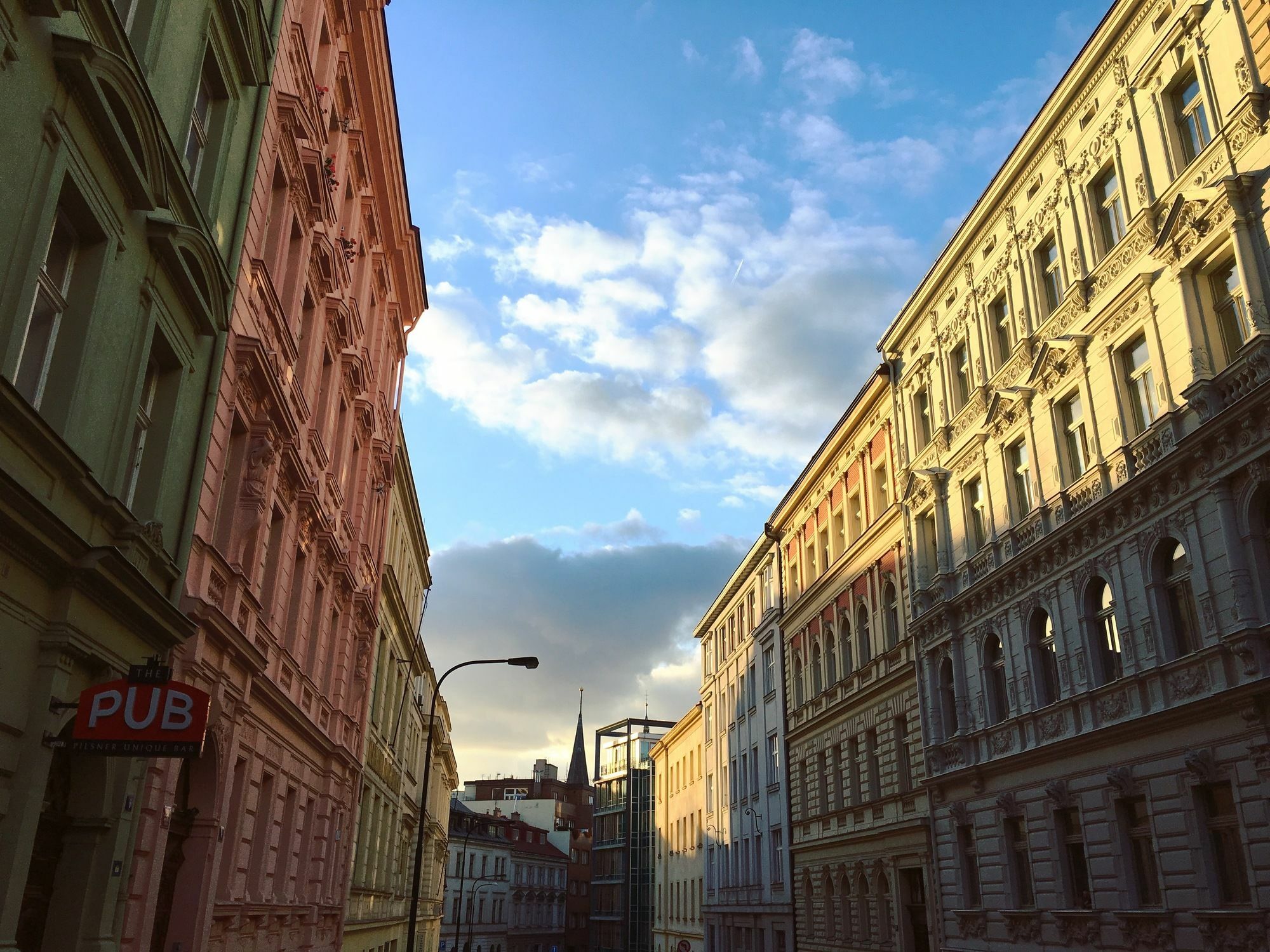 Limehome Halkova Praga